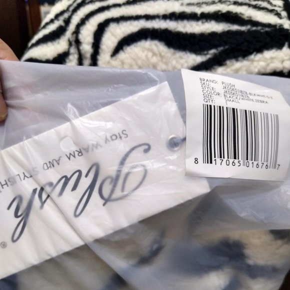 Plush Sherpa by Revolve Jacket Black and White Zebra Stripes Various Sizes - Picture 4 of 4